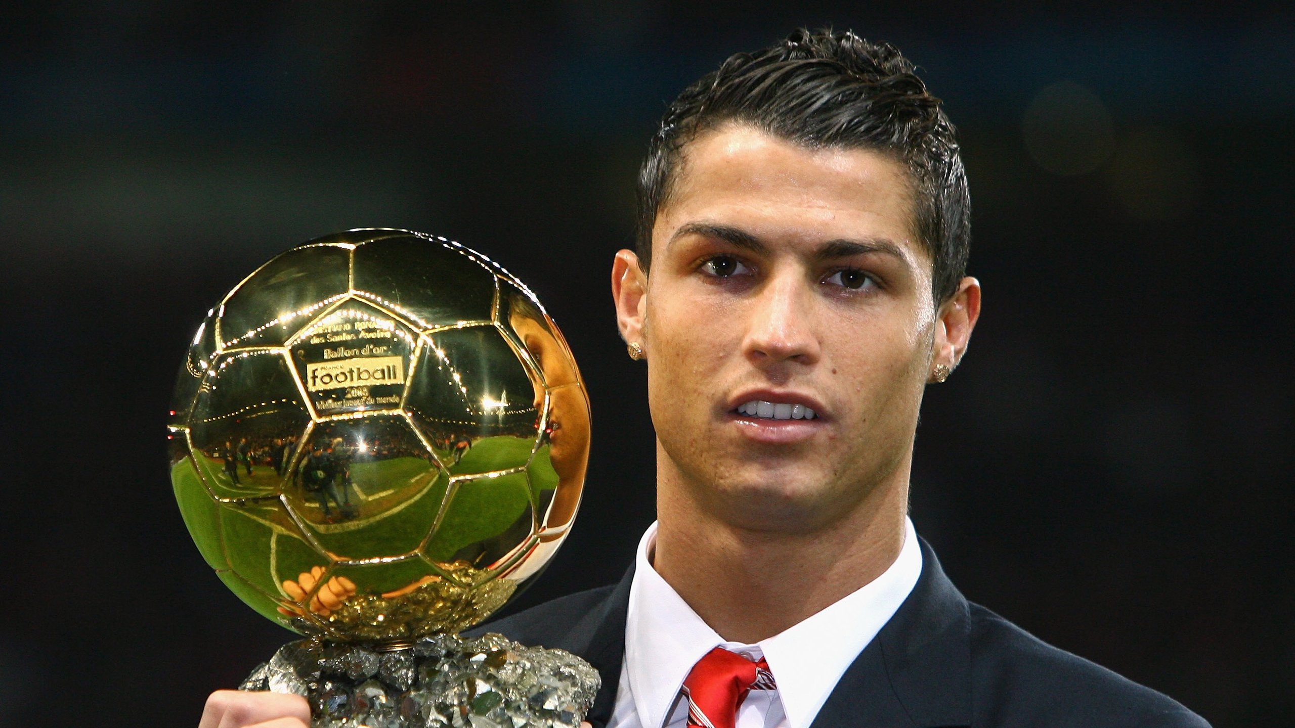 “亚戈·卡尔曼：阿根廷橄榄球的全能才俊，未来成就不凡”