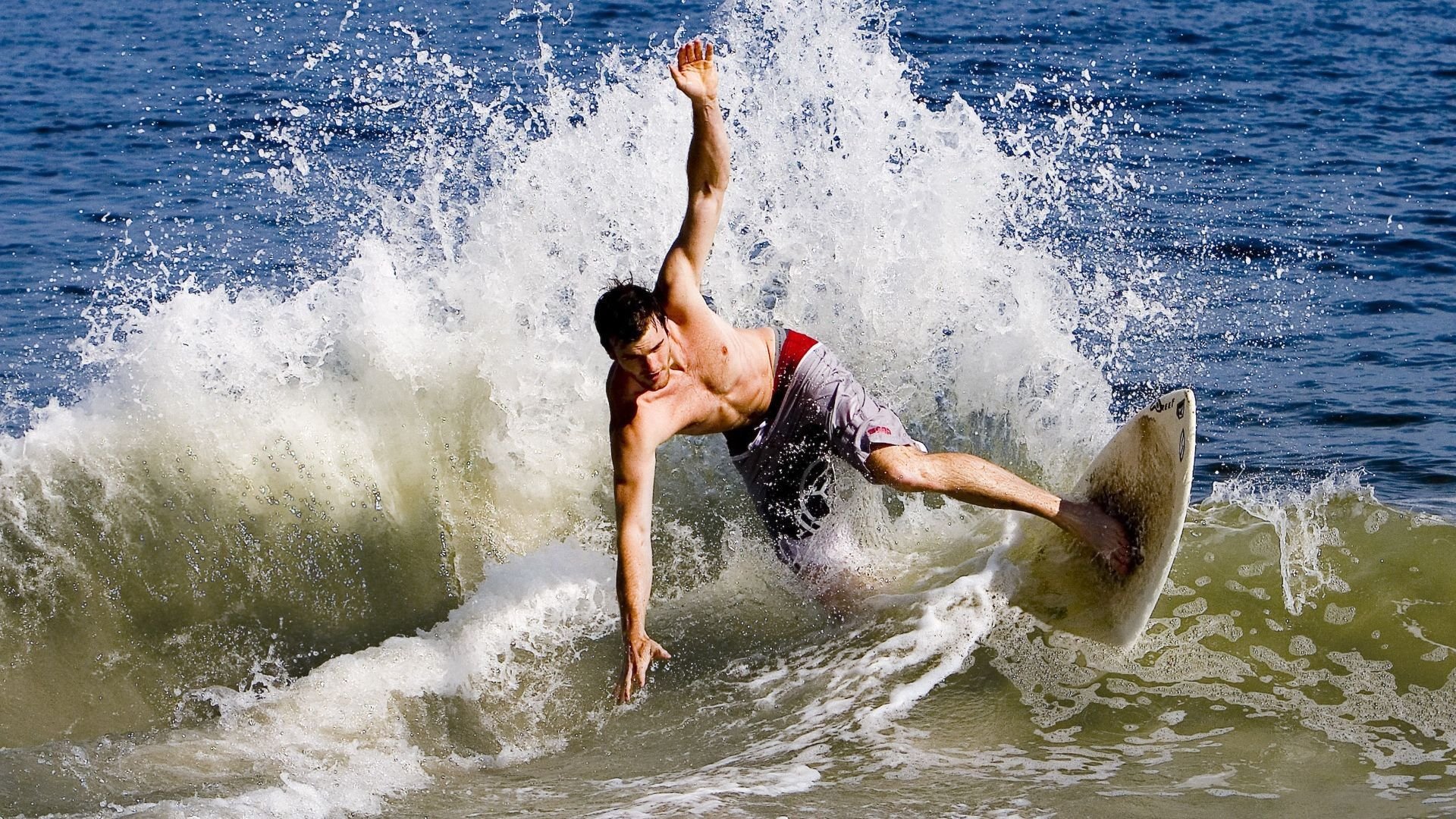 38岁的克雷莫内塞前锋瓦尔迪攻破尤文图斯的大门！，克瓦迪尔人