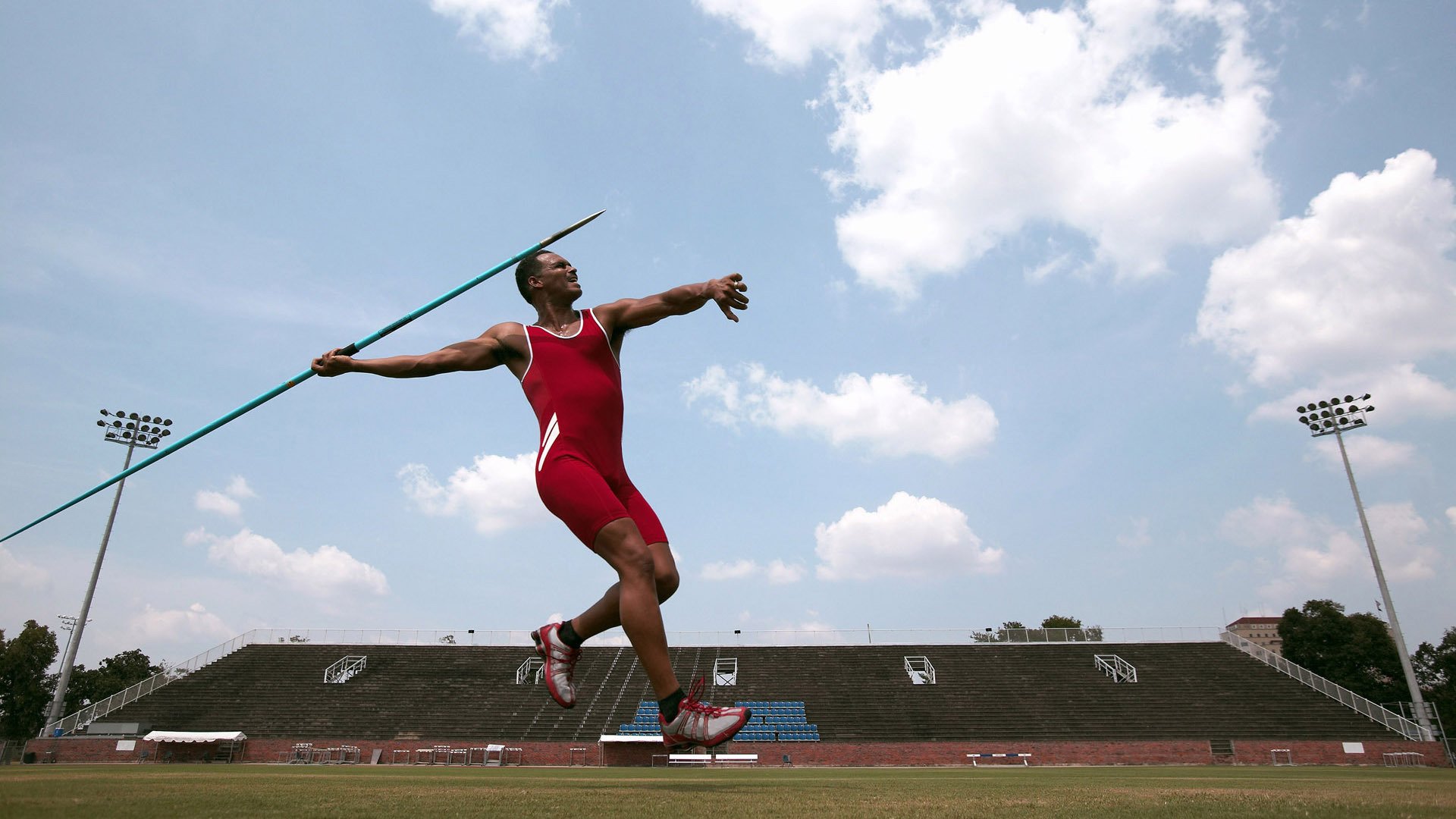 北京工人体育场草坪采用“地暖 + 补光”一体化技术，冬季依然翠绿。
